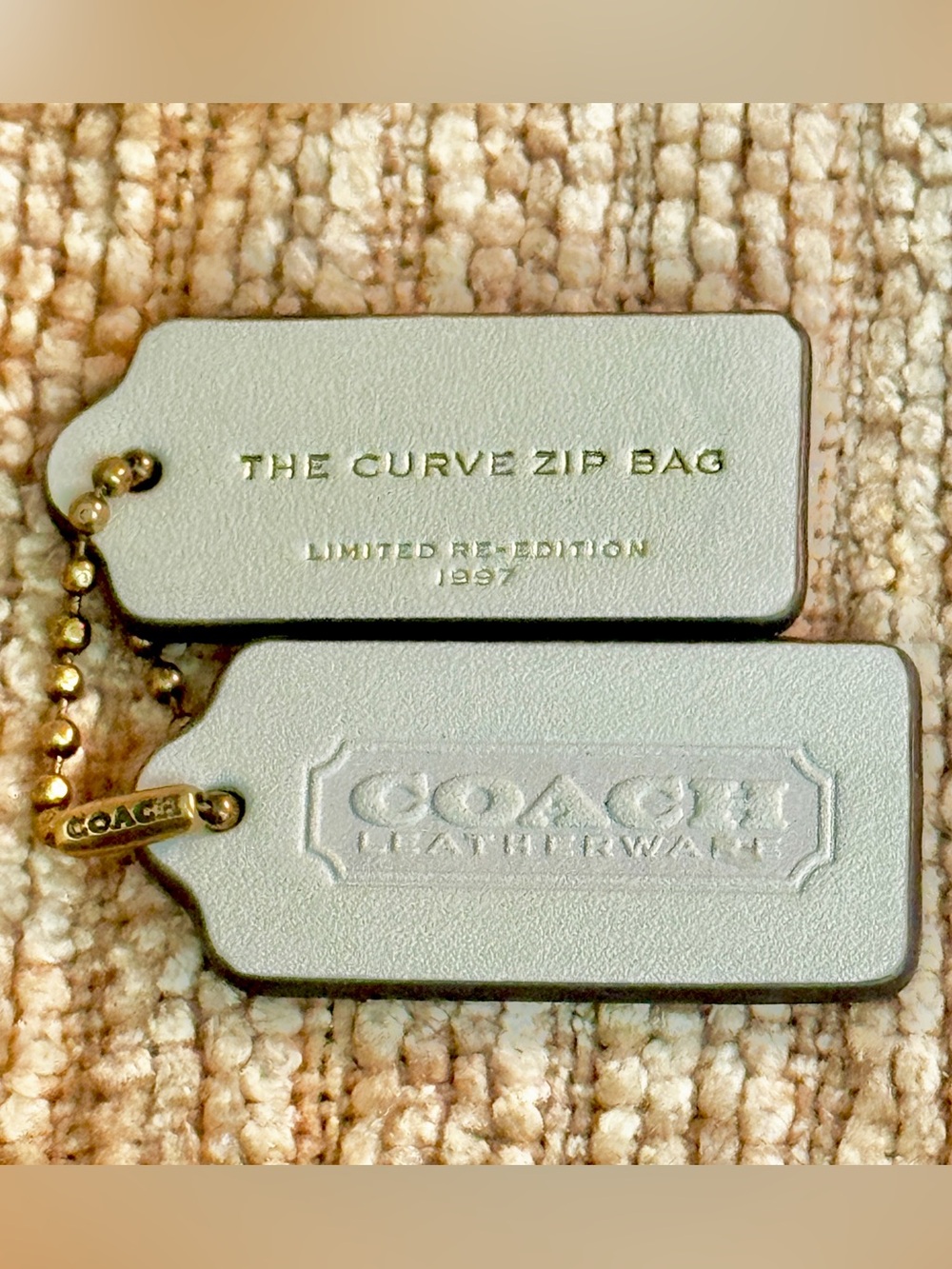 Coach Leather Double Sided Embossed + the gold stamped Curved Zip Bag Tag - Picture 3 of 15